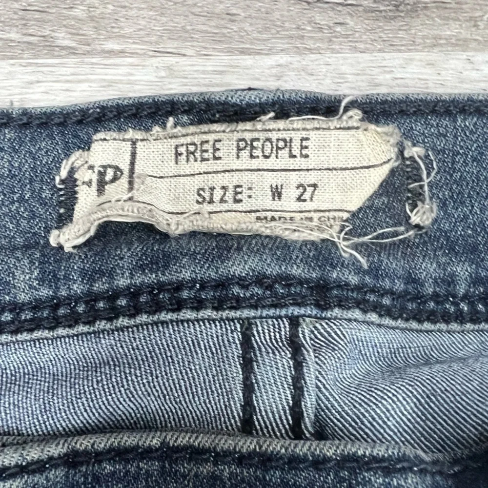 Free People Dark Wash Skinny Jeans Size 27